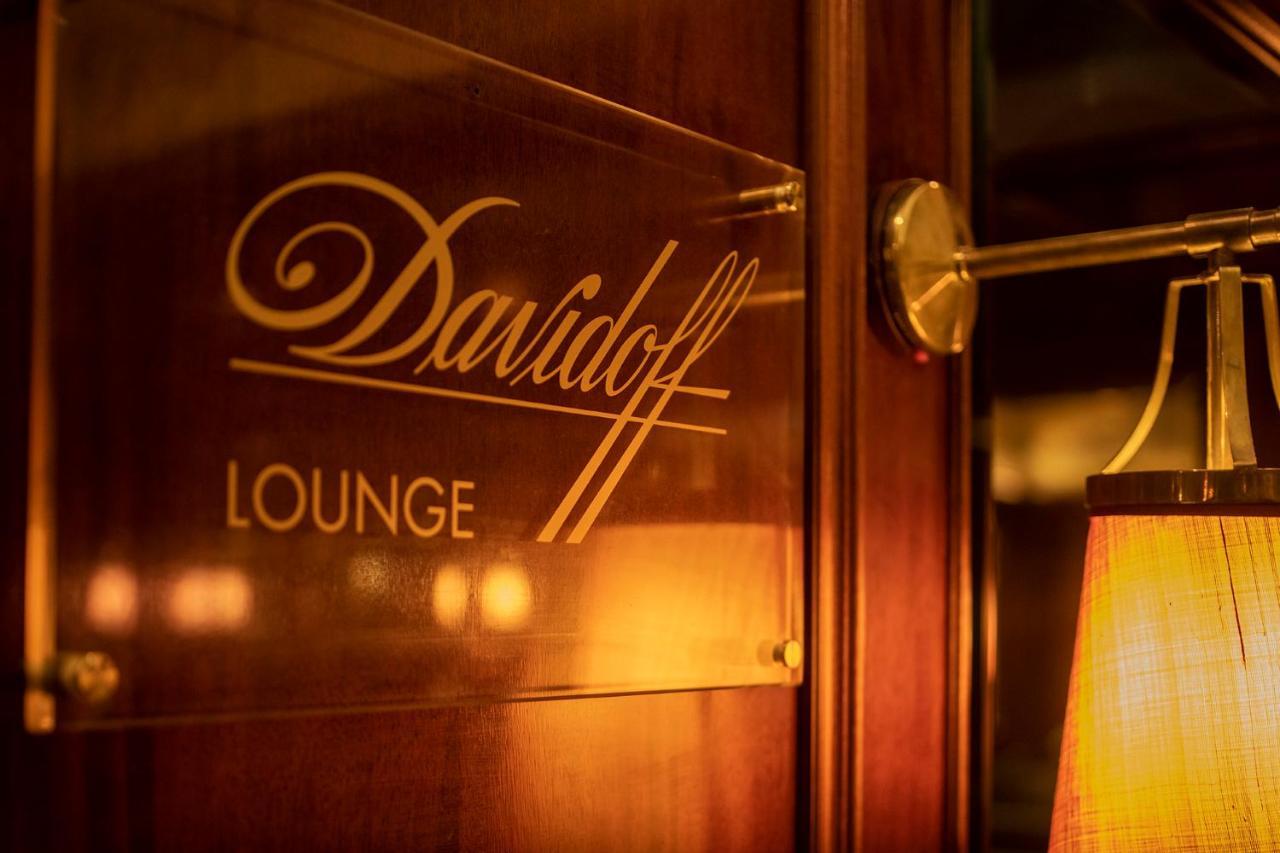 Hotel-Restaurant Erbprinz Ettlingen Exterior foto The Davidoff Lounge at Zurich Airport