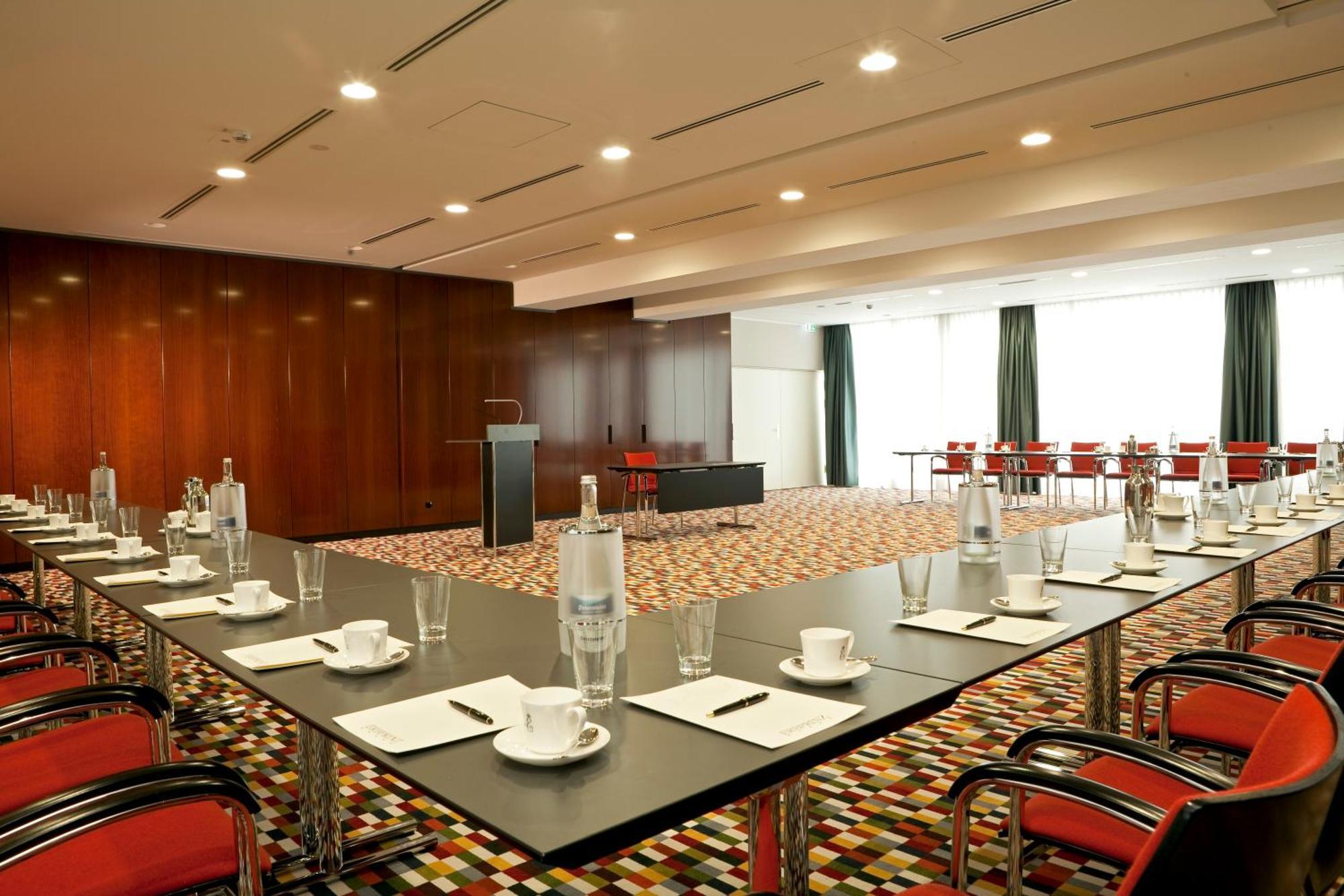 Hotel-Restaurant Erbprinz Ettlingen Exterior foto Meeting room