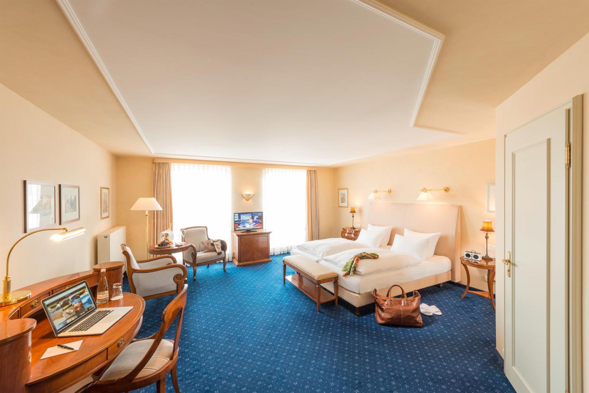 Hotel-Restaurant Erbprinz Ettlingen Exterior foto A typical room at the Hotel Atlantic